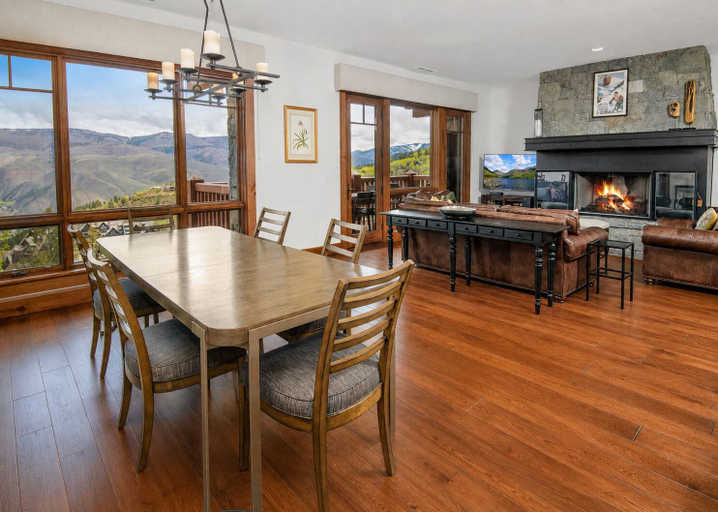 Food & Drinks, Hummingbird by Elevation Accommodations, Eagle