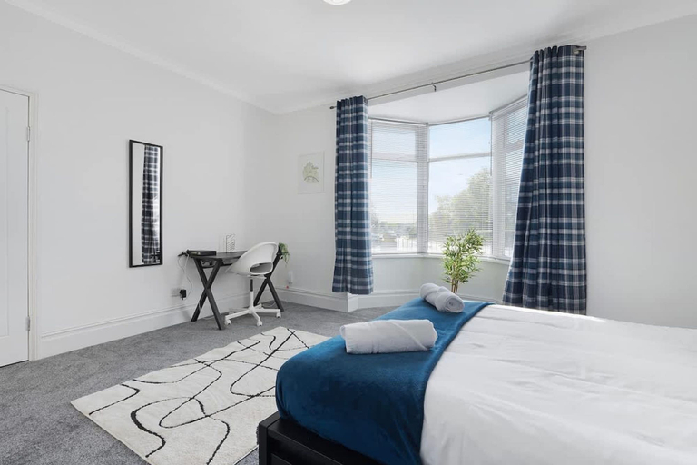 Room 2, 4BR on Durham Road Perfect For Large Groups, Durham