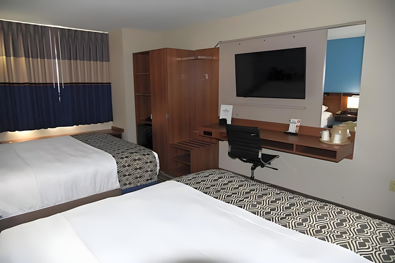 Bedroom 3, Microtel Inn & Suites By Wyndham Fond Du Lac, Fond du Lac