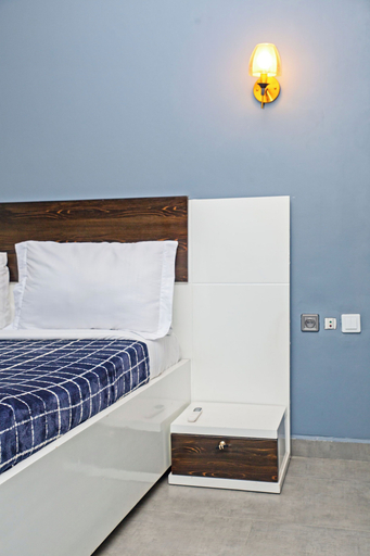 Room 5, Angel's Hotel, Wouri