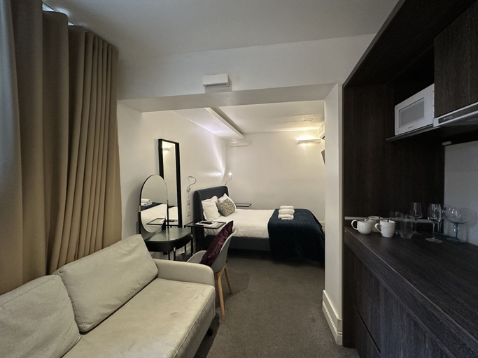 Others 4, Widegate Residential, London