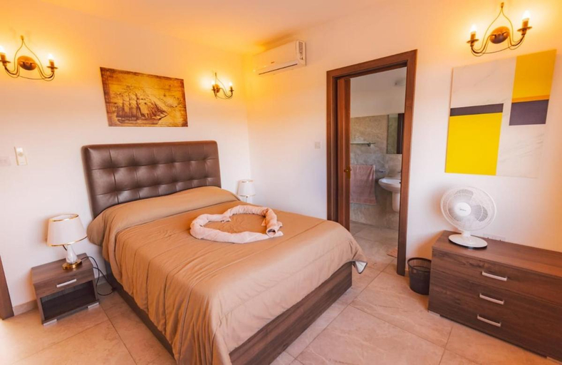 Bedroom 2, Villa Lyons