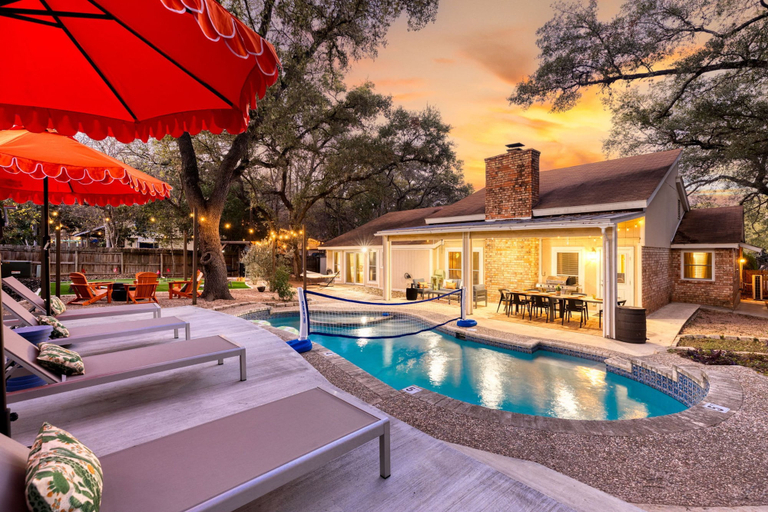 Room 1, Ultimate Getaway Pool Game Room Sleeps 12, Bexar