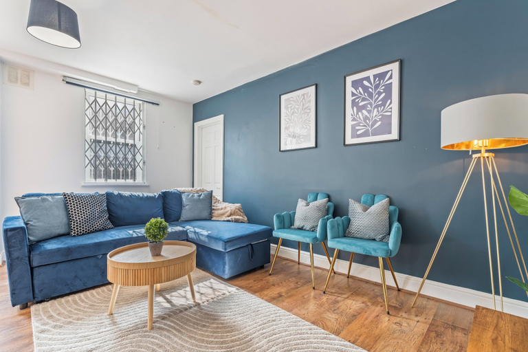Living area 3, Beautiful 2BR House in Camden, London