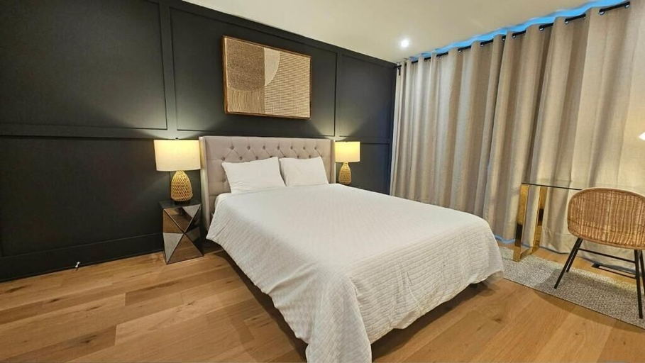 Room 3, Modern & stylist house in Toronto, Toronto
