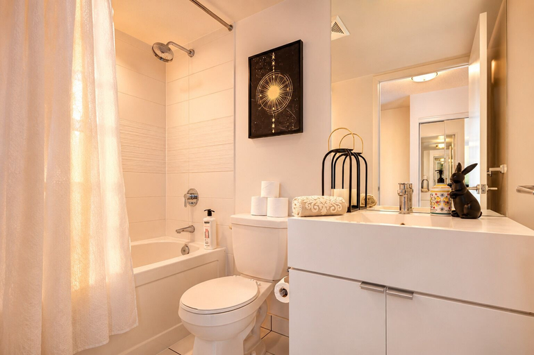 Bathroom 5, Imperial Enclave, Toronto