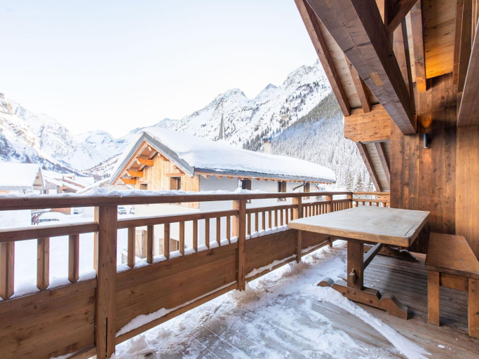 Others 5, Chalet in Champagny by Ski Slopes, Savoie