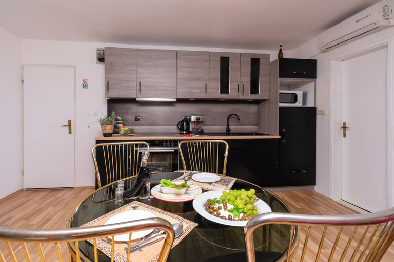 Private kitchen 5, Apartments Andrijana, Starigrad