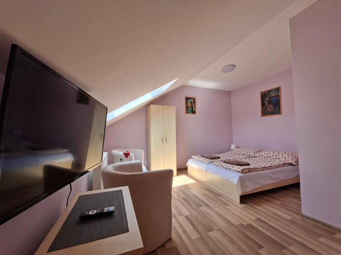Bedroom, Pension Chalupka ll with a panoramic view of Spis Castle, Levoca