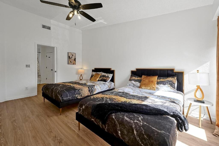 Room 2, Sunny Stays, Orange