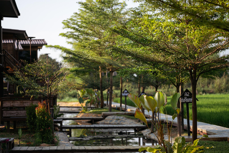 Others 5, Nornnadubua, Muang Uthai Thani