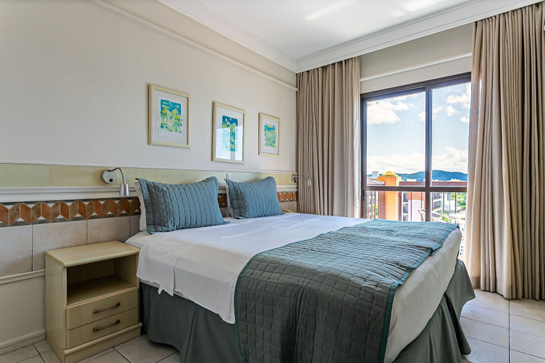 Room 5, Ocean View Studio in a Beachfront Resort Jbv433, Florianopolis