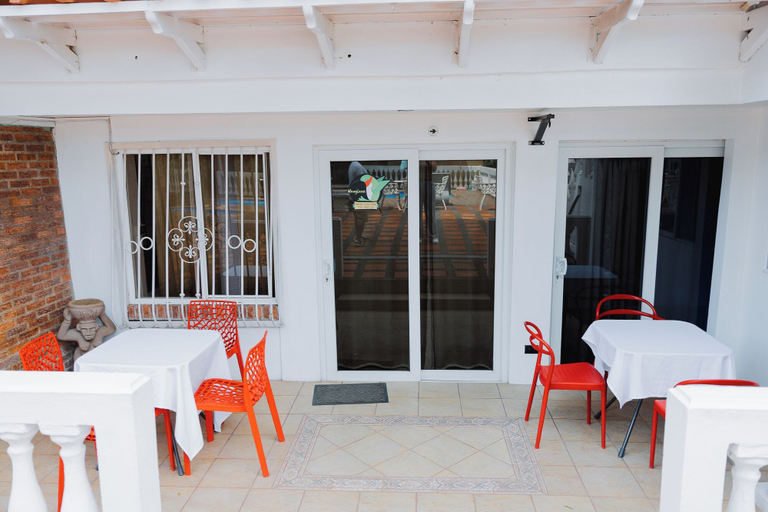 Outdoor dining, Hotel Manglares, Esparza