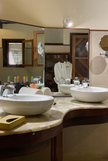 Bathroom 5, RAVINTSARA WELLNESS & SPA HOTEL, Diana
