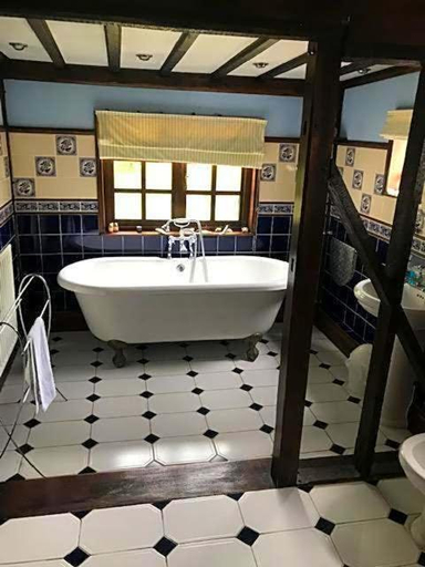 Bathroom 3, The White House, Essex