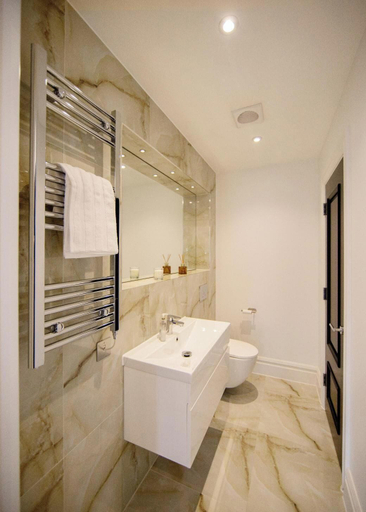 Bathroom 2, 157 Vansittart Road, Leeds
