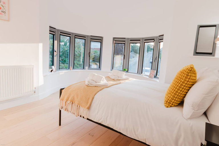 Room 5, Seaview 2 Bed Retreat Balcony FT3 by Adliv, Kent