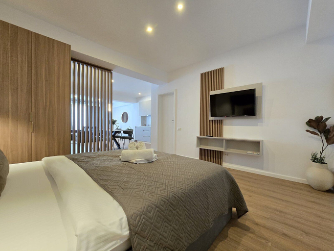 Room 4, AeroGrey Residence Apartments, Tunari