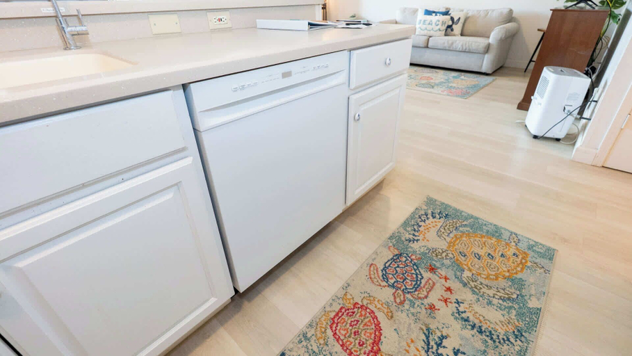Interior 3, 2BR Condo - 2 Pools - Jacuzzi - Steps to Beach SPI, Cameron