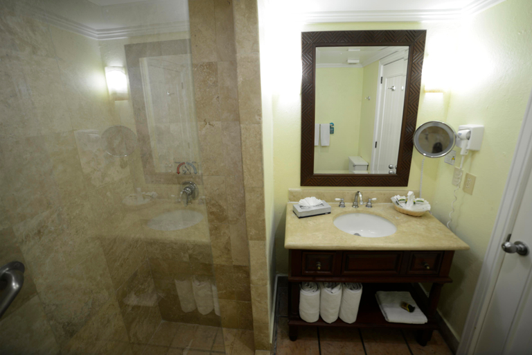Bathroom 4, Royal Villas Resort, Mazatlán