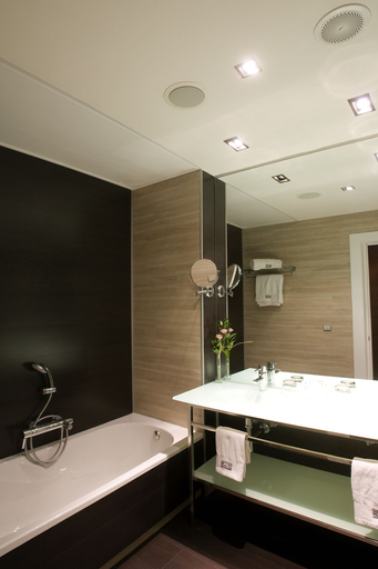 Bathroom 4, Santos Diagonal Plaza, Zaragoza