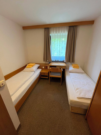 Room 3, Arona Rooms, München