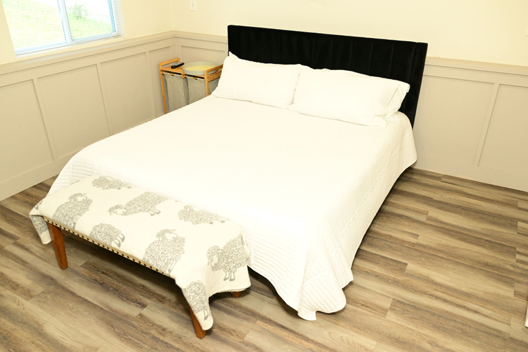 Room 4, Wynter Luxe, Fayette
