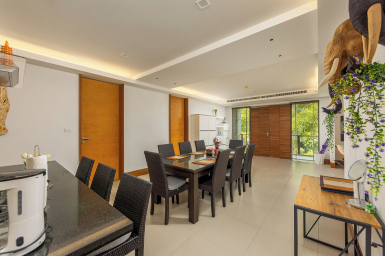 Room 3, Moura 3BR Suite - Beachfront Apartment, Phuket Island