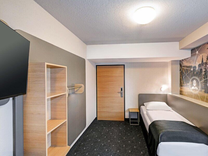 Bedroom 3, B&B Hotel Kassel-Industriepark, Kassel