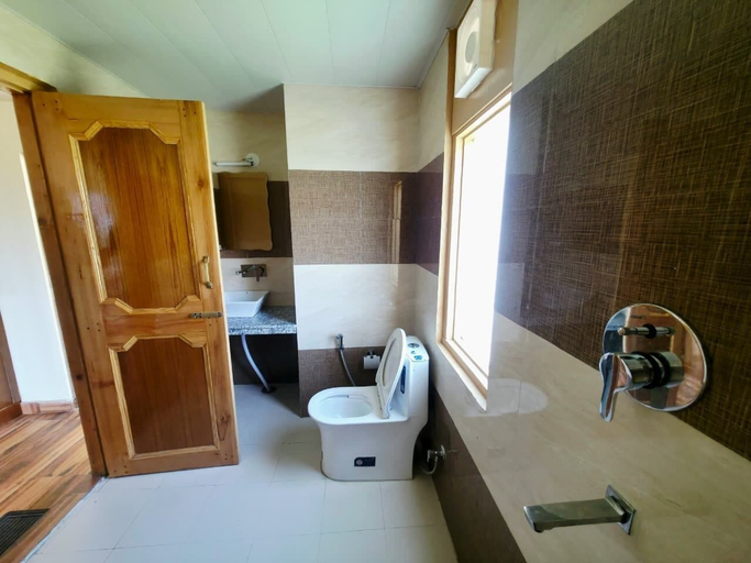 Bathroom, Mahadev Villa, Kullu