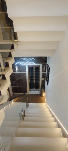 Elevator 5, Hotel Vedas Inn, Gwalior