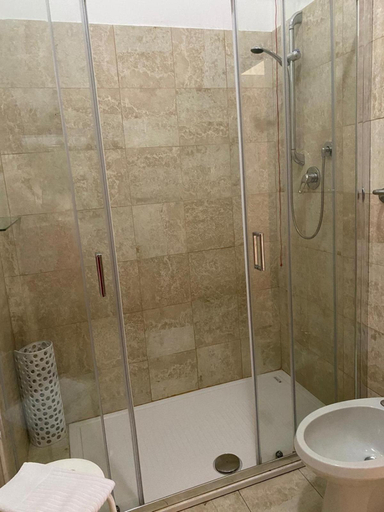 Bathroom 5, Hotel Morandi, Imperia