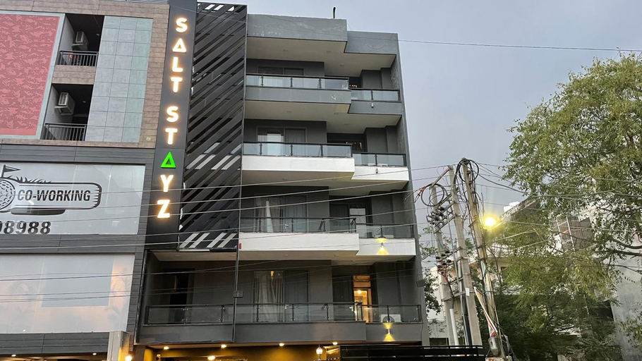 Exterior & Views