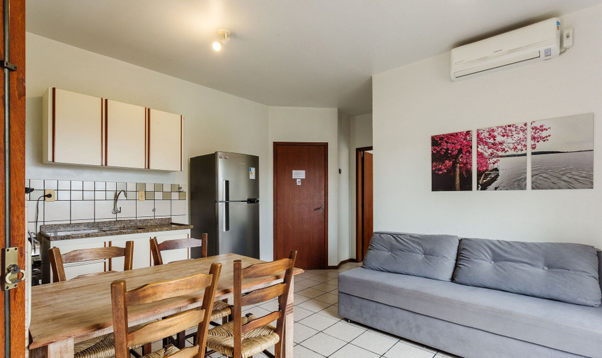 Living area 5, Charming Apt 270m From the Beach Stcy102, Florianopolis