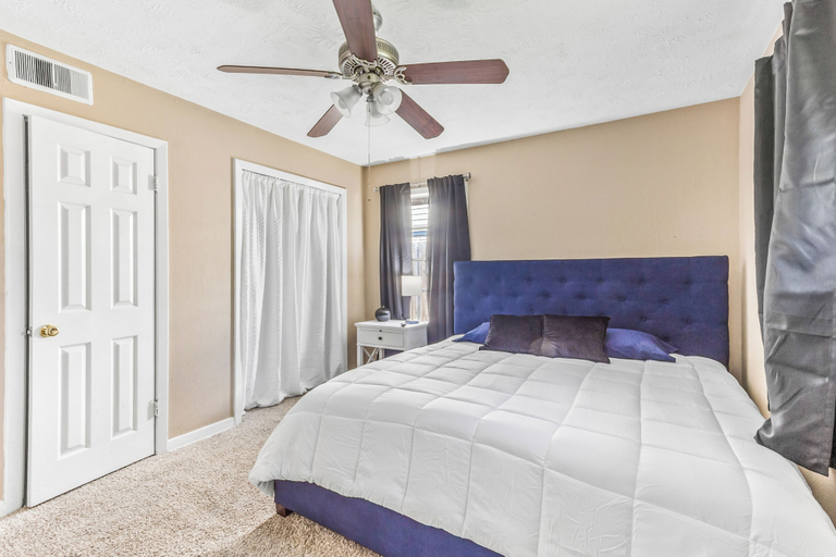 Room 5, Eddy, Houston