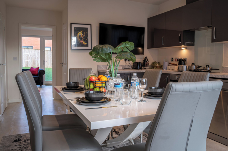 Dining 5, 3-bed House - Sleeps 6 - Free Parking - Garden, Sheffield