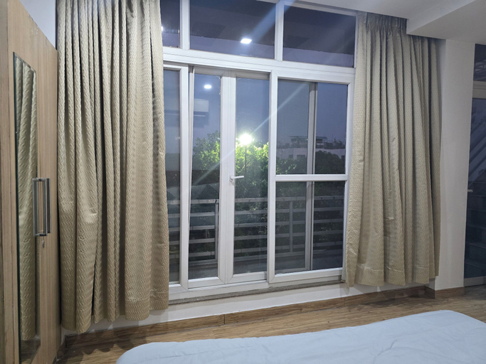 Room 4, Slepyy Fox, Delhi