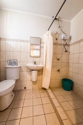 Bathroom, Villa Silvina Hotel and Restaurant, Baguio City