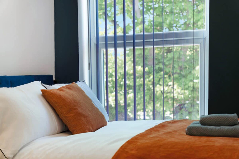 Room 5, 5BR Sleeps 10 Perfect for Contractors in Durham, Durham