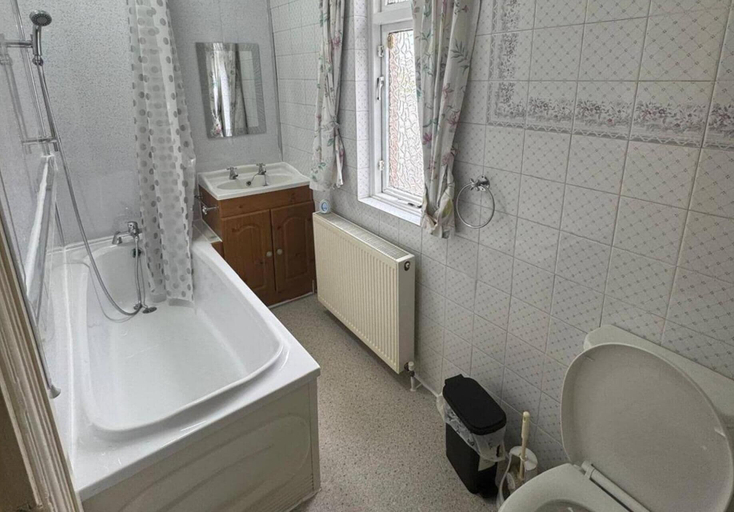 Bathroom 3, Coventry 4-bed House, Sleeps 8 With Garden, Coventry