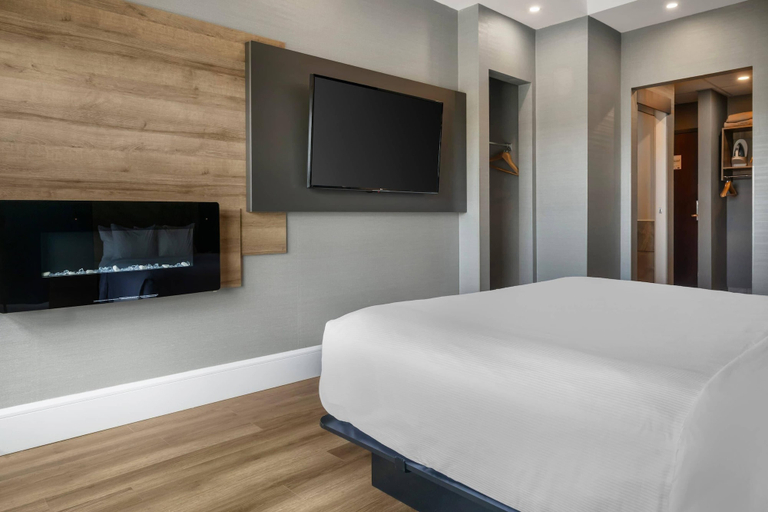 Bedroom 3, Quality Hotel & Conference Centre, Madawaska