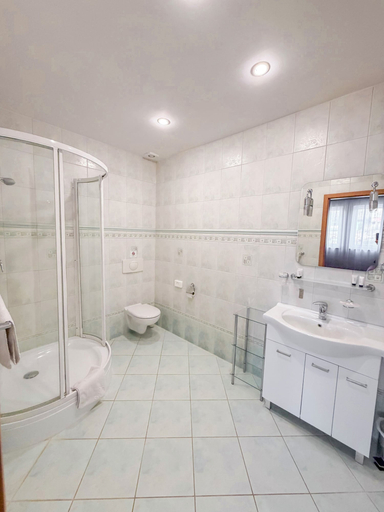 Bathroom 3, Hotel Metro, Kłodzko