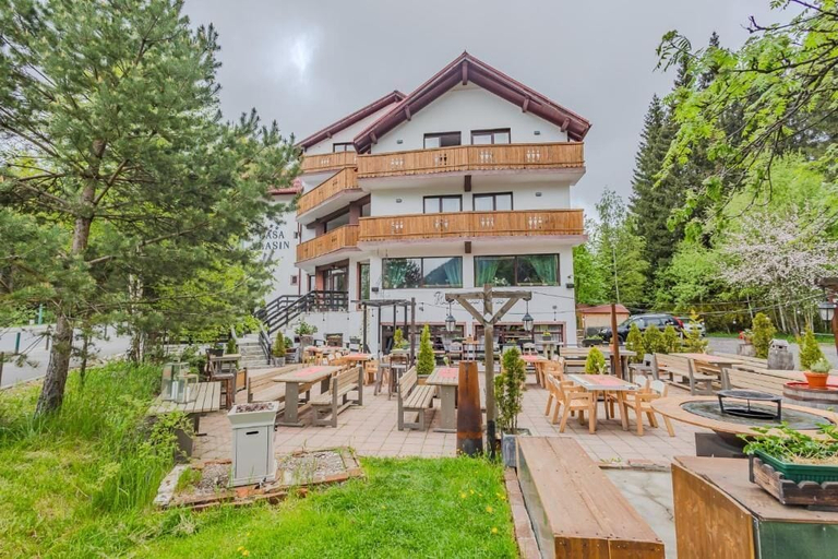 Outdoor dining, Casa Vlasin, Brasov