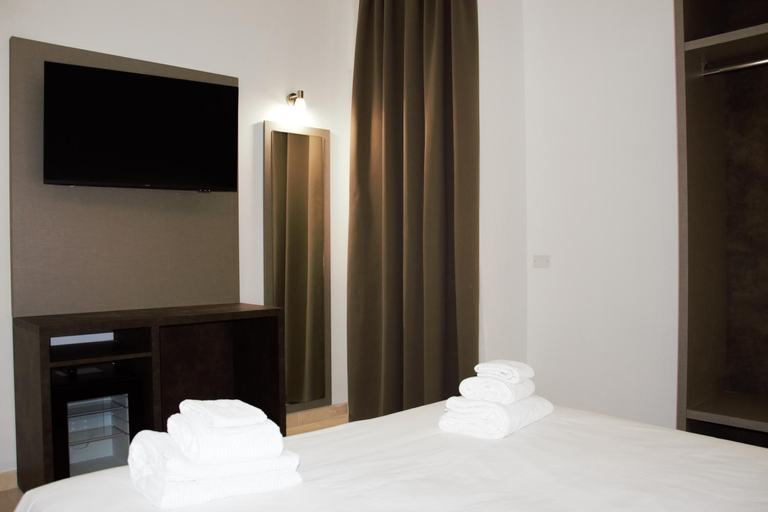 Bedroom 2, Domus Dea Diana by Trinita, Rome