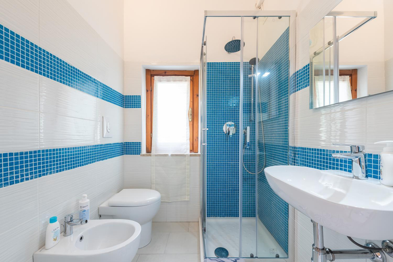 Bathroom 3, Villetta Teresa, Cagliari