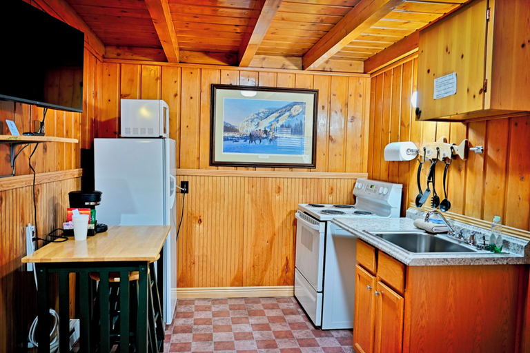 Room 4, Yellowstone Inn, Gallatin