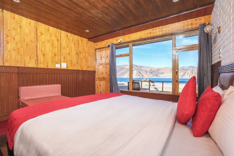 Room 5, Snow Pine Luxury Wooden Cottage, Leh