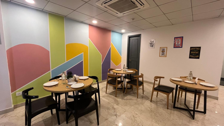 Food & Drinks 5, Saltstayz Express - Golf Course Road & DLF Phase-1, Gurgaon