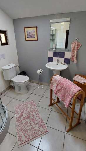 Bathroom, Le Jardin de Rose 24 FEUILLEBERT Romagne 86700, Vienne