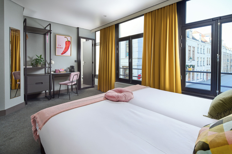 Bedroom 4, Hotel Sutor, Breda